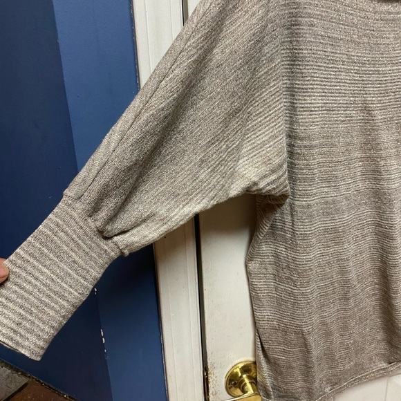Express Sz Med Light Weight Sweater Gray Tie Scrunch Side 3/4 Sleeve Metallic. - Picture 3 of 10
